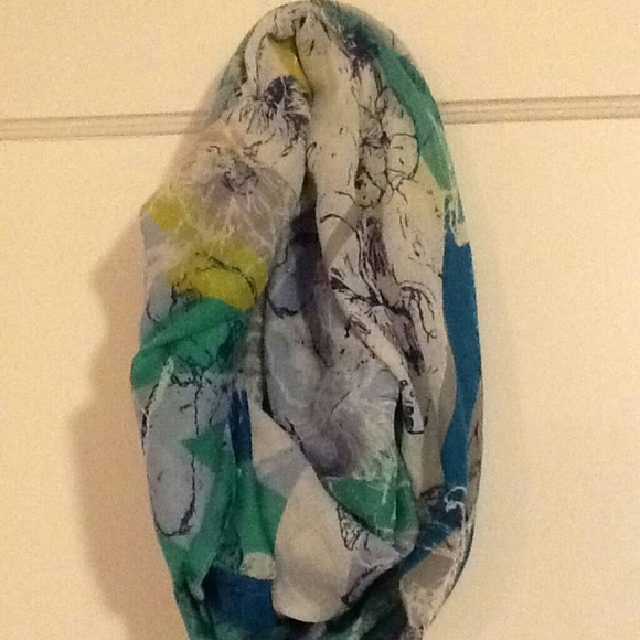 Infinity Scarf - Picture 1 of 3